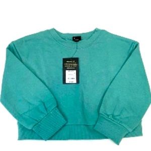 Art class girl's green long sleeve crop length pullover.